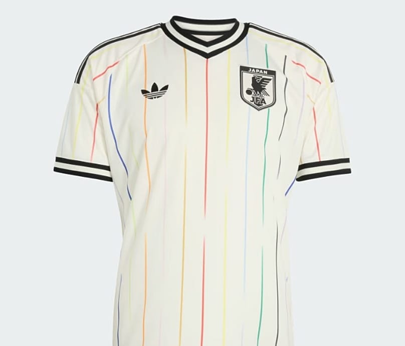 Foto en la tienda de Adidas de la camiseta de Japón
