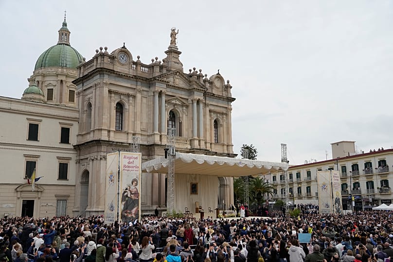 Papa Leone nella messa davanti al Santuario di Pompei (8 maggio 2026)