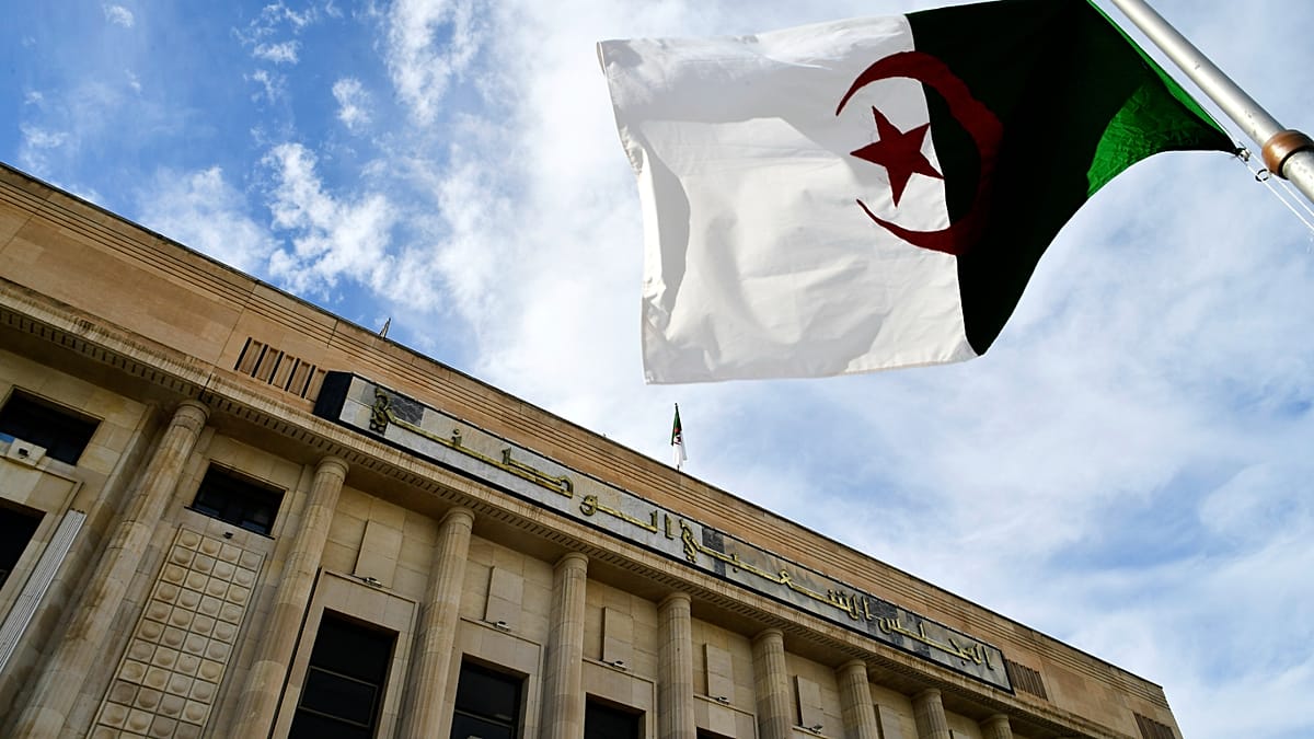 Paris annonce que l’ambassadeur de France en Algérie "reprend ses activités" sur place