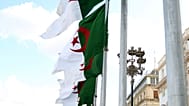 ترفرف أعلام الجزائر يوم الاربعاء 16 ابريل 2025 في الجزائر العاصمة