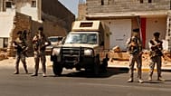 تتمركز قوات الجيش الليبي ومركباته في أحد شوارع العاصمة طرابلس يوم الجمعة 22 يوليو/تموز 2022. (صورة من وكالة أسوشييتد برس/يوسف مراد)