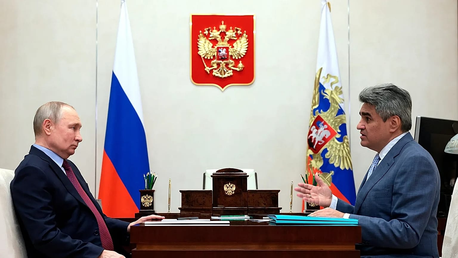 Президент РФ Владимир Путин и лидер "Новых людей" Алексей Нечаев, 15 февраля 2023.