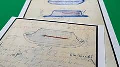 Akten über UFOs, die am Freitag, den 8. Mai 2026, vom Pentagon freigegeben wurden, werden in Washington abfotografiert.