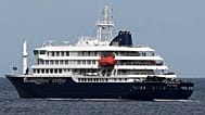 MV "Hondius" yolcu gemisi 6 Mayıs 2026 Çarşamba günü Yeşil Burun Adaları'nın Praia limanından ayrılıyor.