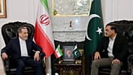  وزير الخارجية الإيراني عباس عراقجي وقائد الجيش الباكستاني المشير عاصم منير في إسلام آباد، باكستان، السبت 25 أبريل/نيسان 2026.