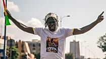Mali: Hundreds rally to show support for beleaguered army leader