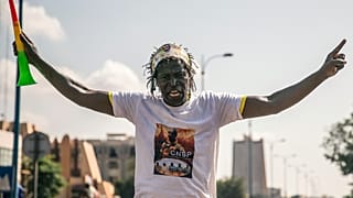 Mali: Hundreds rally to show support for beleaguered army leader