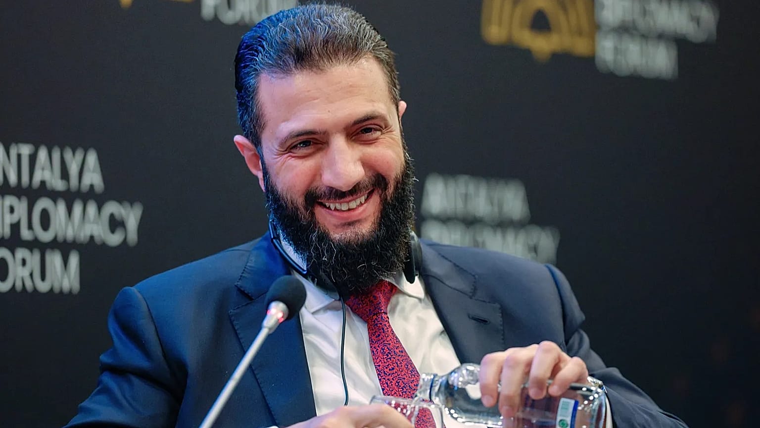 الرئيس السوري الانتقالي أحمد الشرع خلال منتدى أنطاليا الدبلوماسي في مدينة أنطاليا جنوبي تركيا، يوم الجمعة 17 أبريل/نيسان 2026