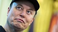 ARCHIVES - Elon Musk écoute le président Donald Trump lors d'une conférence de presse dans le bureau Ovale de la Maison Blanche, le 30 mai 2025, à Washington.