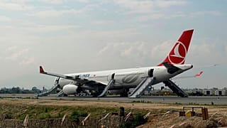 THY uçağı, tahliye esnasında görüntüleniyor