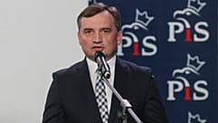 Były minister sprawiedliwości Zbigniew Ziobro niespodziewanie znalazł się w Stanach Zjednoczonych, co natychmiast wywołało polityczną burzę