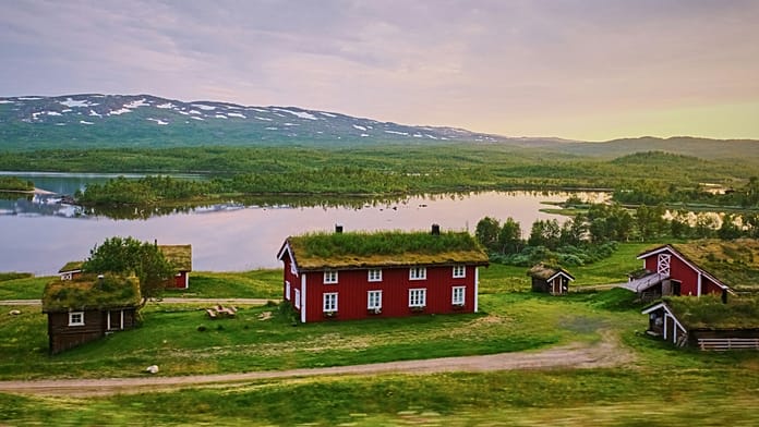 Guida di viaggio in Svezia: la destinazione che il medico consiglia per la tua salute 1 Sauna svedese e tuffo nel lago ghiacciato
