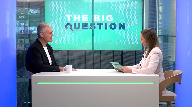 Lyall Cresswell, fondateur et PDG de TEG, rejoint Angela Barnes en plateau pour The Big Question.