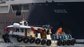 Hubo un intento de desembarcar a los pasajeros pero las condiciones no lo permitieron