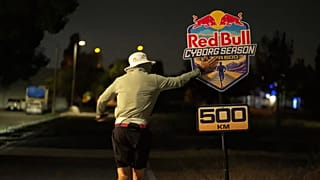 El corredor de ultramaratón alemán Arda Saatçi alcanza los 500 kilómetros durante la ultramaratón Red Bull Cyborg en California, Estados Unidos, el 9 de mayo de 2026.