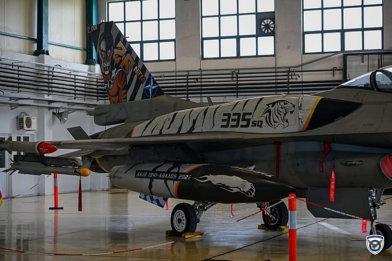 Flugzeuge der 335 Squadron