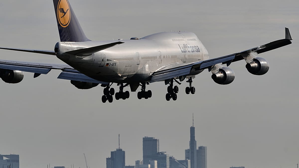 Survey: Half of Germany's top earners consider moving abroad