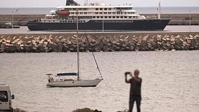 Le paquebot MV Hondius, touché par le hantavirus, est à l’ancre dans le port de Granadilla, à Ténérife, aux Canaries, le 11 mai 2026.