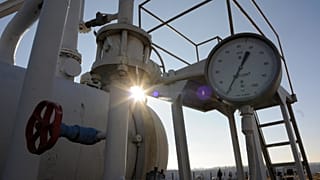 Manómetro de presión de gas en un gasoducto principal procedente de Rusia, en la localidad de Boyarka, cerca de la capital Kiev, Ucrania, el martes 12 de febrero de 2008.