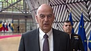 Ο Νίκος Δένδιας κατά την προσέλευσή του στην Σύνοδο