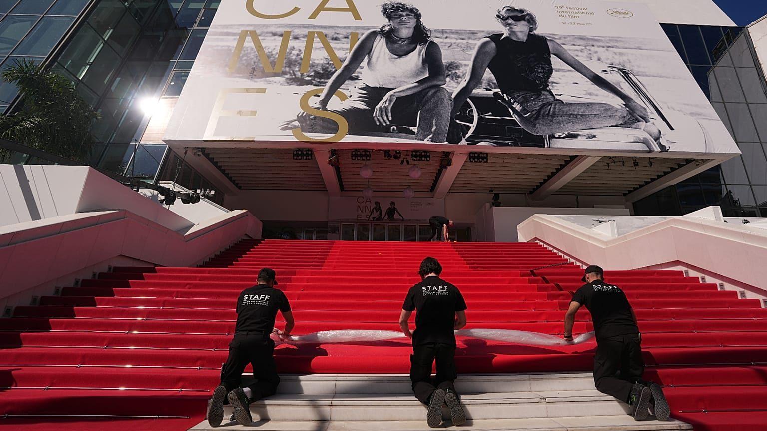 Il tappeto rosso del festival sulla scalinata del Palais des Festivals, 11 maggio 2026