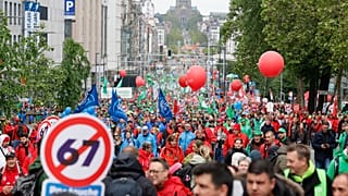 Около 40 000 человек собрались в Брюсселе на всеобщую забастовку, вторник, 12 мая 2026 года.