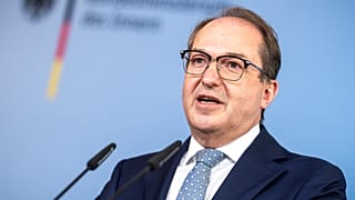 Bundesinnenminister Alexander Dobrindt steht einem möglichen Social-Media-Verbot für Kinder skeptisch gegenüber.
