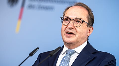 Bundesinnenminister Alexander Dobrindt steht einem möglichen Social-Media-Verbot für Kinder skeptisch gegenüber.