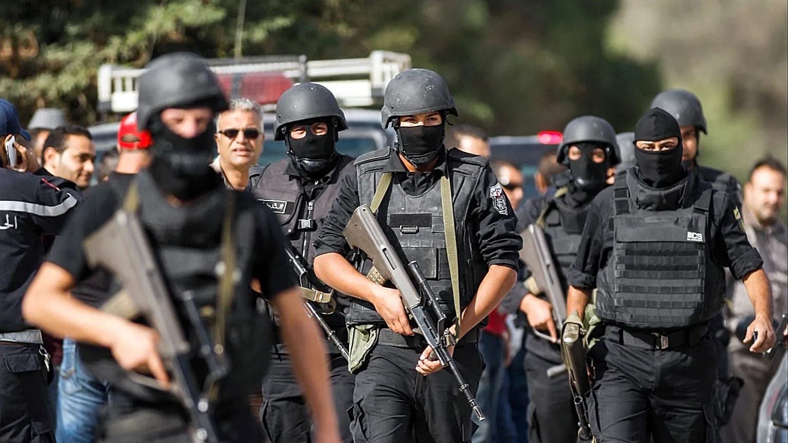 Members of the Tunisian National Guard in the Oued Ellil suburb of Tunis, 23 October, 2014
