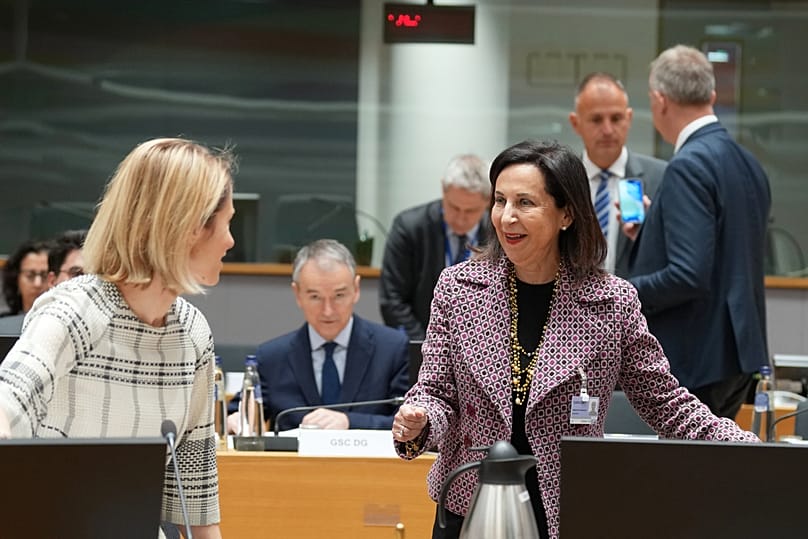 Kaja Kallas durante uma mesa redonda dos ministros da Defesa da UE no edifício do Conselho Europeu, em Bruxelas, na terça-feira, 12 de maio de 2026.