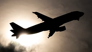 Un avión sobrevuela el espacio aéreo de España