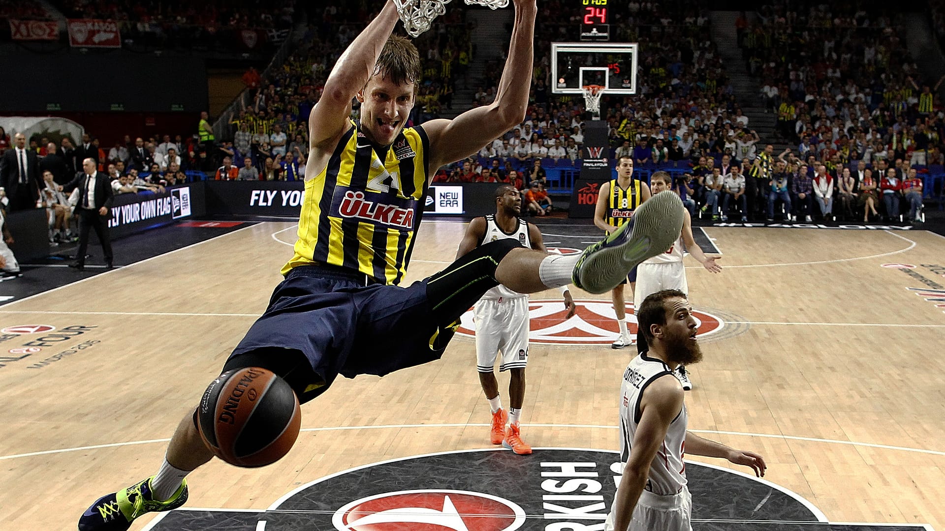 Jan Vesely Fenerbahve formasıyla 2015 yılında İspanya'da Dörtlü Finalde mücadele etti.