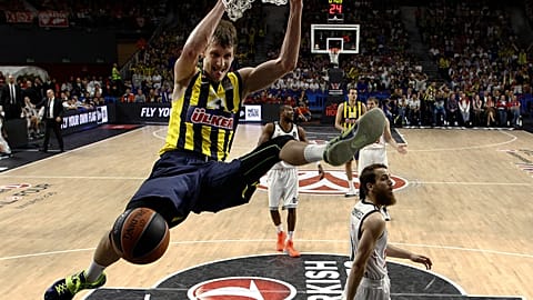 Jan Vesely Fenerbahve formasıyla 2015 yılında İspanya'da Dörtlü Finalde mücadele etti.
