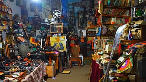 Marchés aux puces et antiquaires font vivre l’histoire
