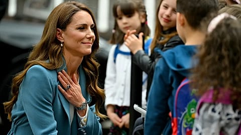 La princesse de Galles divertit la foule qui l'attend à Reggio Emilia
