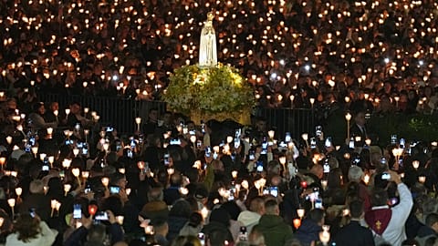 Chaque année, des milliers de fidèles se rendent au sanctuaire de Fatima, au Portugal.