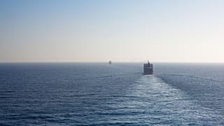 Οι γαλλικές αρχές περιορίζουν πάνω από 1.700 επιβάτες και πλήρωμα σε βρετανικό κρουαζιερόπλοιο που βρίσκεται δεμένο στο Μπορντό.