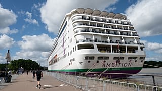 L'Ambition, bateau de croisière dans le port de Bordeaux le 13 mai 2026