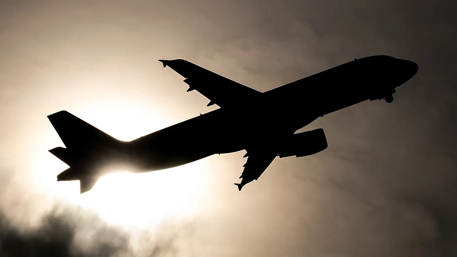 Plane flies over Spanish airspace