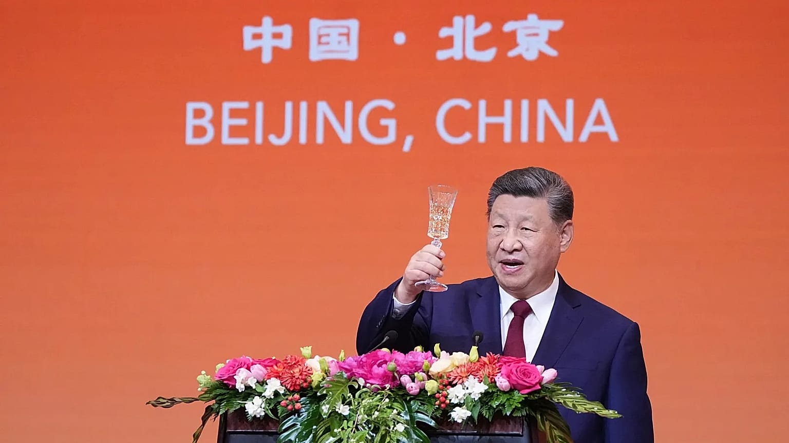 Chinese President Xi Jinping proposes a toast during a state dinner with President Donald Trump at the Great Hall of the People in Beijing, 14 May, 2026