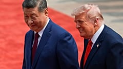  الرئيس دونالد ترامب، على اليمين، والرئيس الصيني شي جين بينغ يحضران حفل ترحيب في قاعة الشعب الكبرى في بكين، الخميس 14 مايو 2026. 