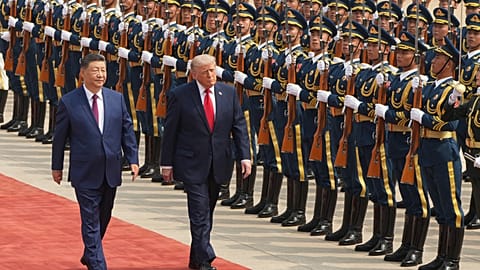 شارك الرئيس دونالد ترامب في حفل استقبال مع الرئيس الصيني شي جين بينغ في قاعة الشعب الكبرى، يوم الخميس 14 مايو/أيار 2026، في بكين. (صورة من وكالة أسوشييتد برس/مارك شيفيلباين)