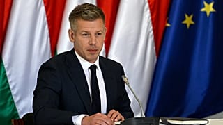 Magyar Péter miniszterelnök az új Tisza-kormány első, vidéki kabinetülésén Ópusztaszeren, 2026. május 13-án