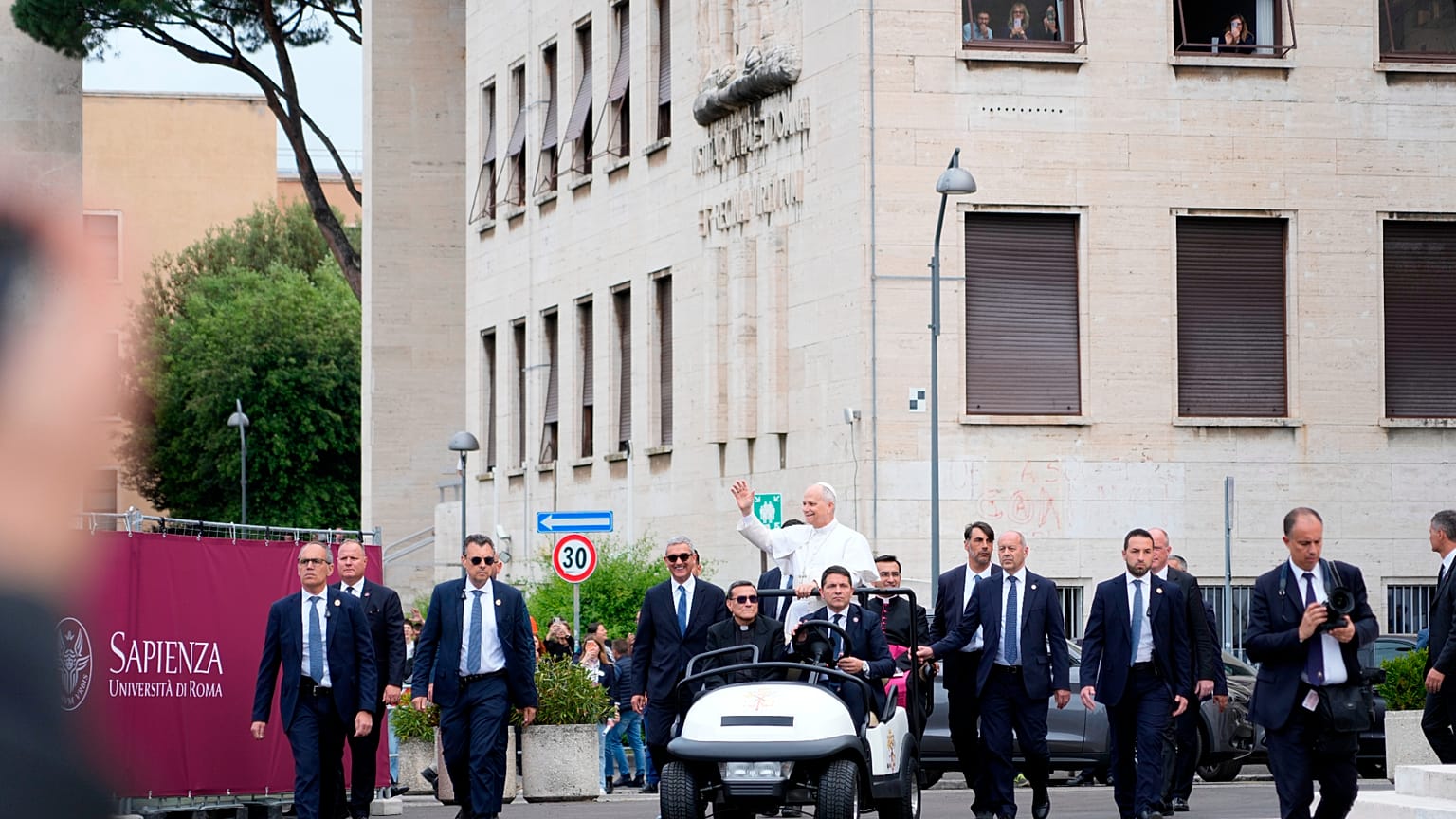 Papież Leon XIV na Uniwersytecie Sapienza w Rzymie.