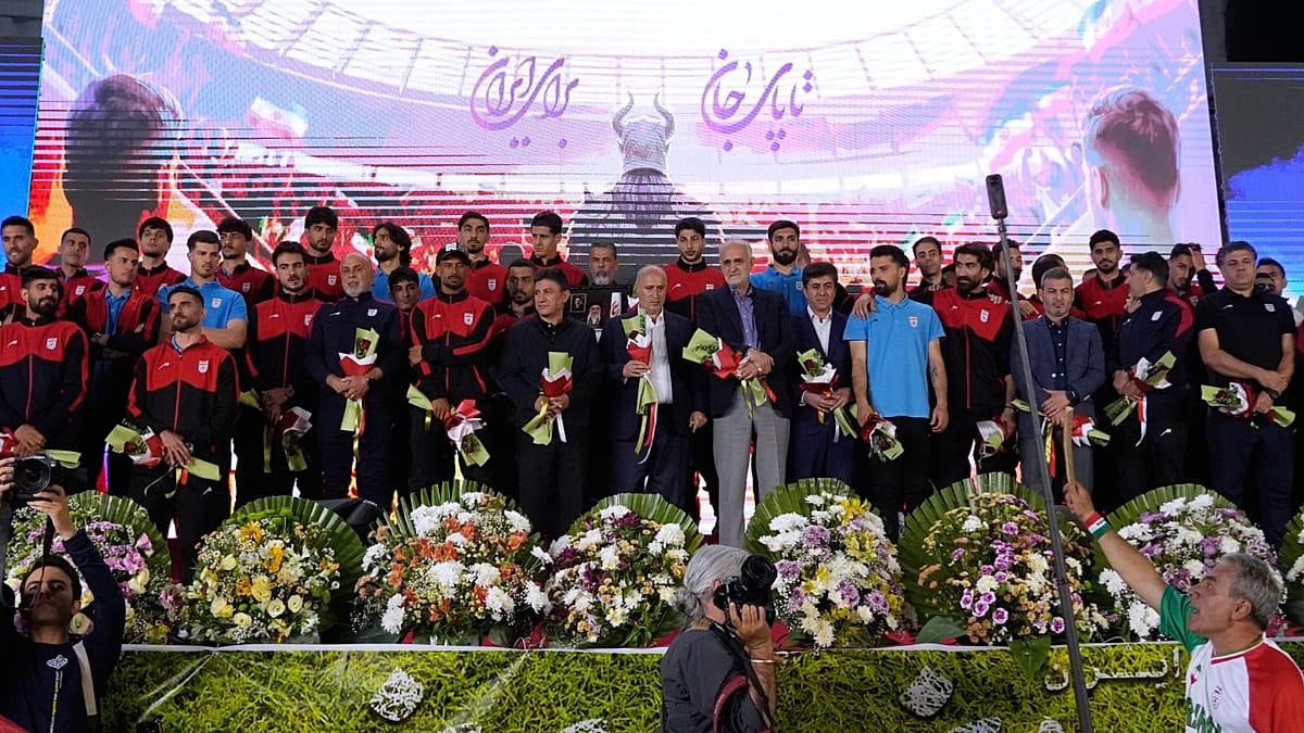 قام المنتخب الإيراني لكأس العالم بتوديع عام في وطنه وسط مخاوف بشأن التأشيرة الأمريكية