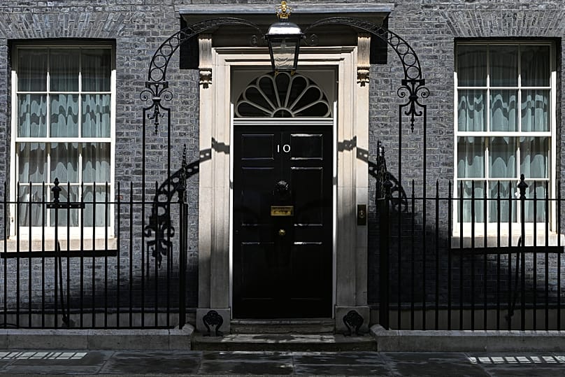 A porta de 10 Downing Street em Londres, 14 de maio de 2026