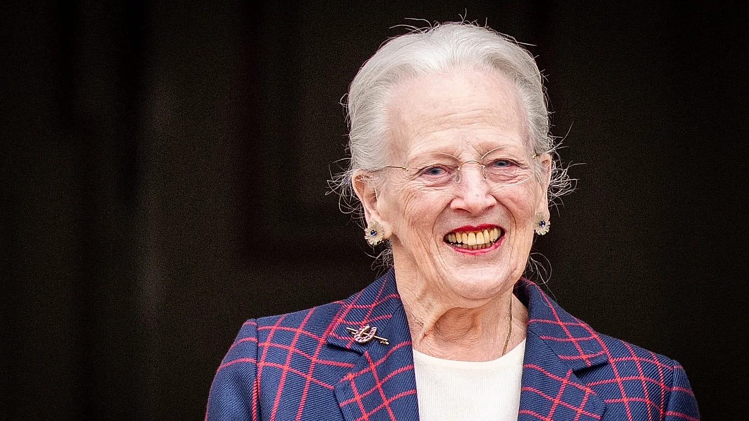La reine Margrethe du Danemark, à l'occasion de son 86e anniversaire, dans la cour intérieure du palais de Fredensborg, le 16 avril 2026.