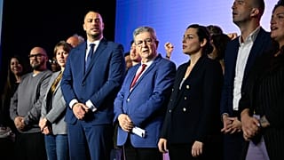حضر زعيم اليسار المتطرف الفرنسي جان لوك ميلانشون، في الوسط، ومرشح حزب فرنسا الأبية (LFI) اليساري المتطرف لانتخابات رئاسة بلدية مرسيليا سيباستيان ديلوغو، في وسط اليسار، اجتماعا