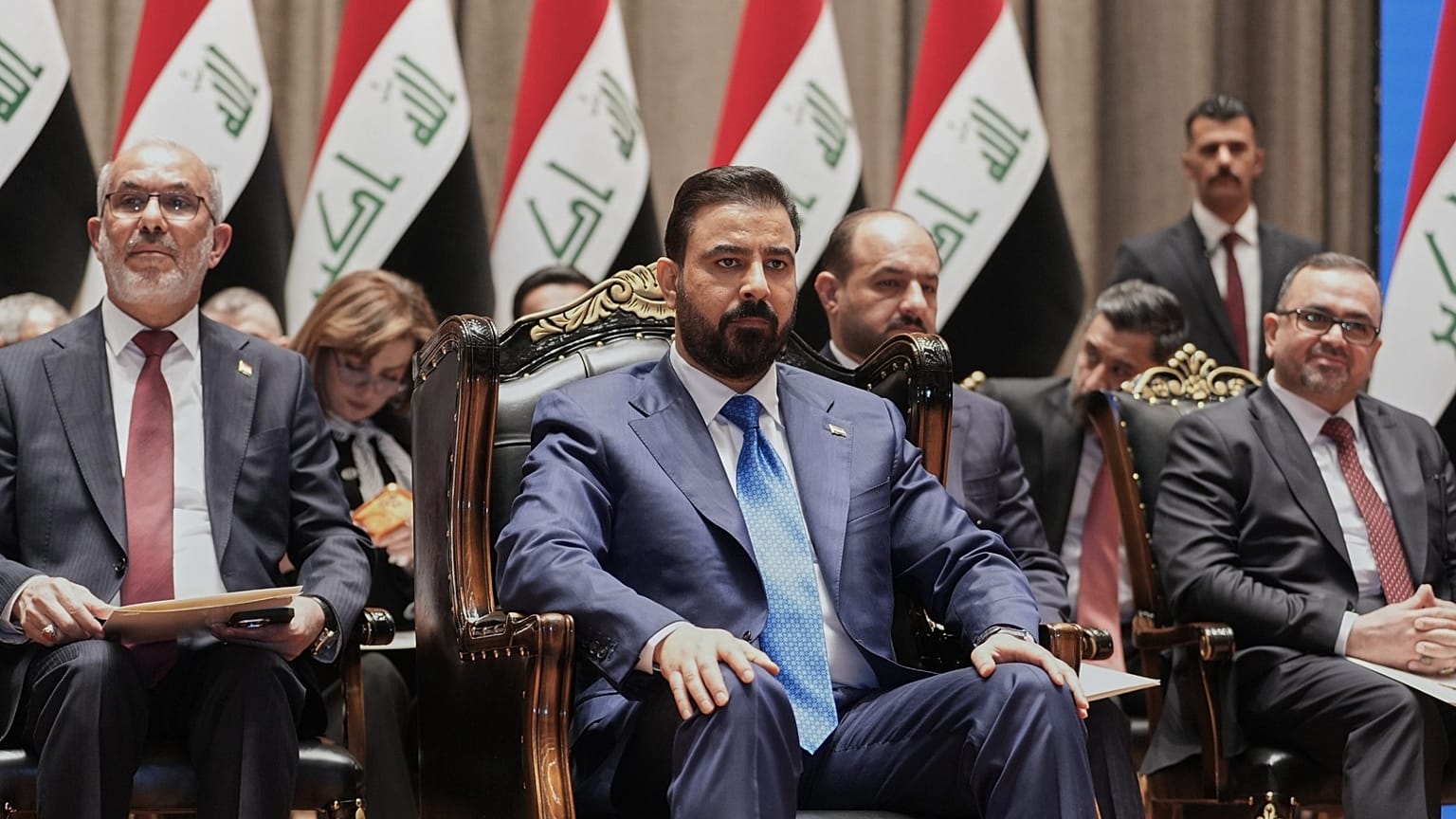 رئيس الوزراء العراقي المكلّف علي الزيدي خلال حضوره جلسة البرلمان لتقديم تشكيلته الحكومية في بغداد، الخميس 14 مايو/ أيار 2026.