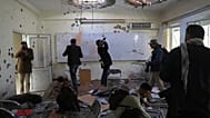 صحفيون يصورون داخل جامعة كابول بعد الهجوم المميت في كابول، أفغانستان، الثلاثاء 3 نوفمبر 2020.